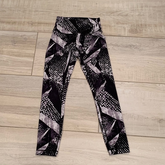 Lululemon leggings mosaic white/black print - Picture 2 of 6